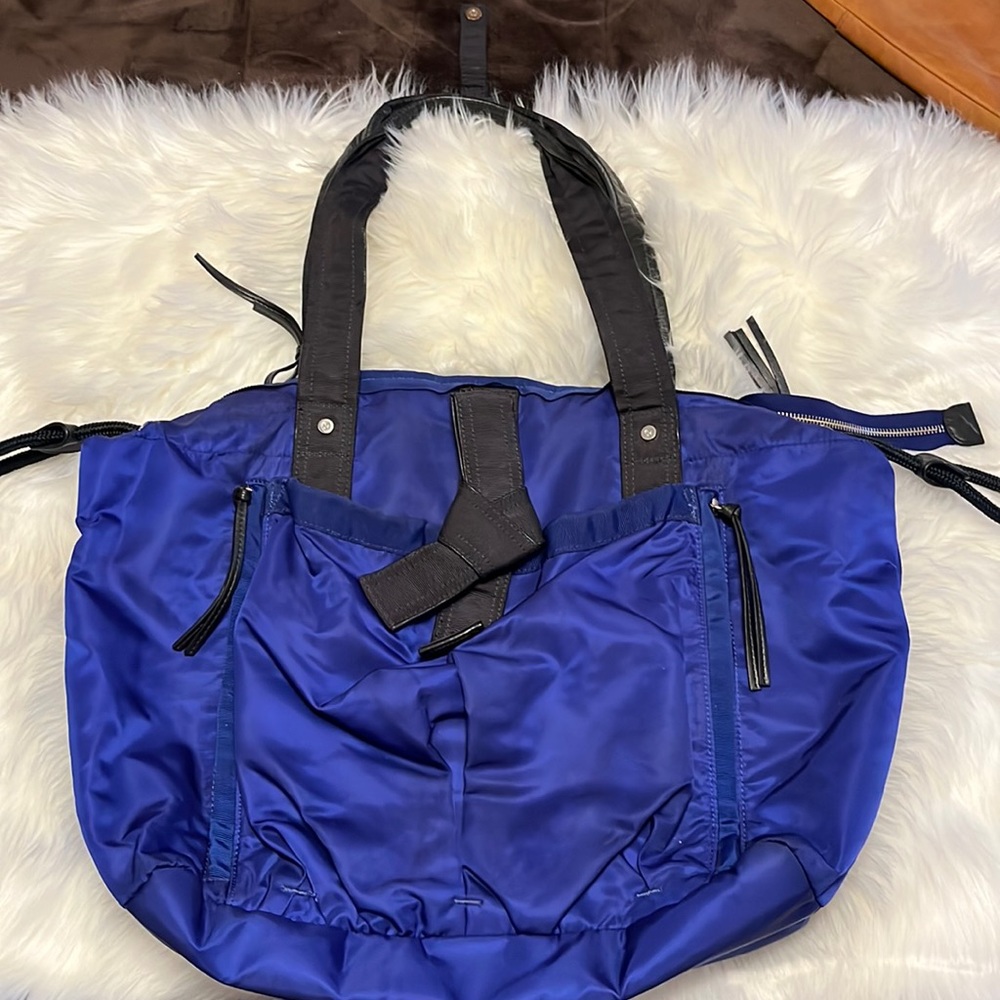 Lululemon Athletica Om Tote in Pigment Blue